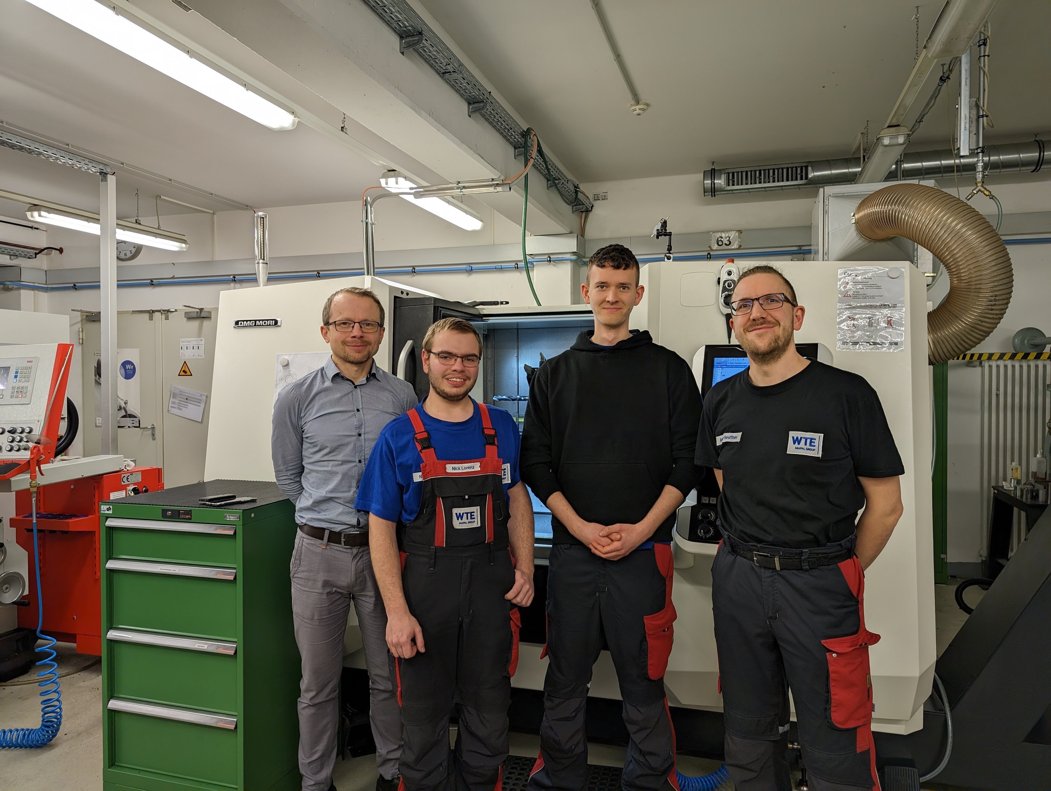 Die ausgelernten Azubis bei WTE Präzisionstechnik